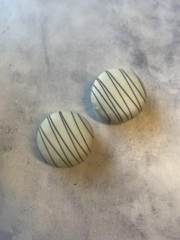 Honningbombe med solbærmarmelade