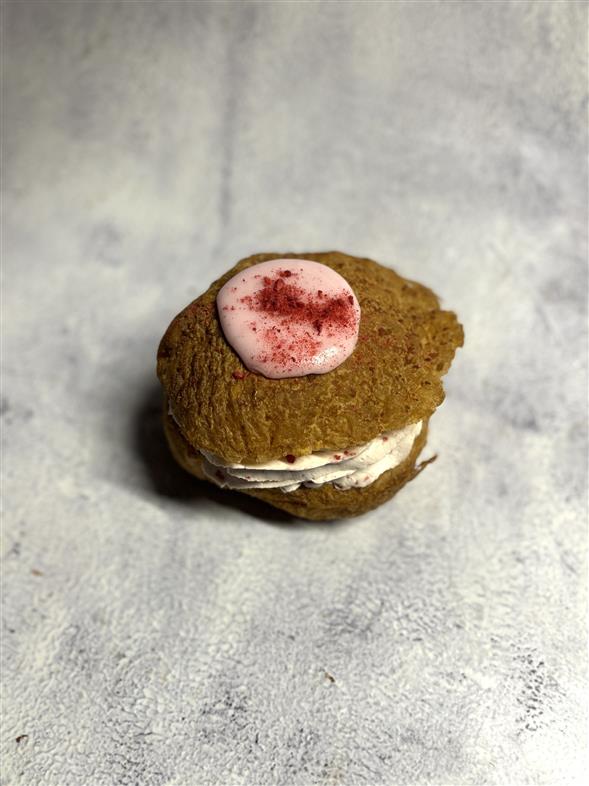 Fastelavnsbolle med hindbærskum